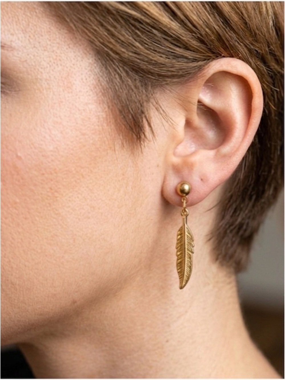 Gold Feather elegant Drop Earrings posts - Picture 1 of 4